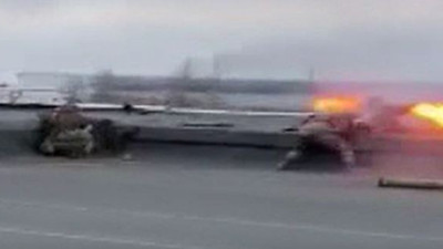 Ukraynalı askerler Rus tankını tanksavarla böyle vurdu