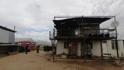 Yangın prefabrik binayı küle çevirdi