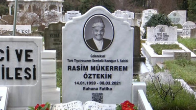 Usta oyuncu Rasim Öztekin mezarı başında anıldı
