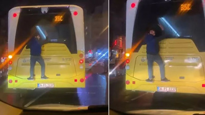 ‘Örümcek Adam’ yine iş başında. Bedava seyahat uğruna ölecek. Bir de zafer işareti yaptı