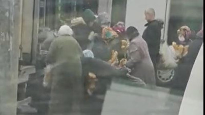 AKP'nin kalesinde bedava ekmek izdihamı