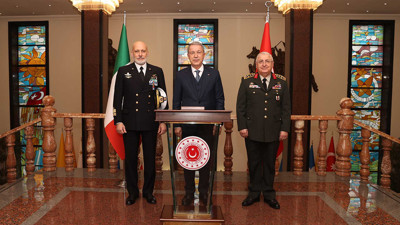 Bakan Akar, İtalya Genelkurmay Başkanı Dragone'u kabul etti