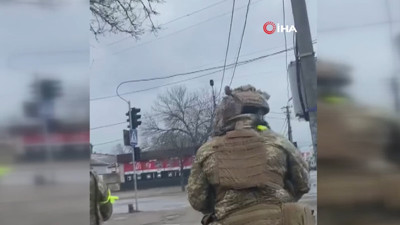 Ukrayna askerlerine yönelik roket saldırısı saniye saniye görüntülendi