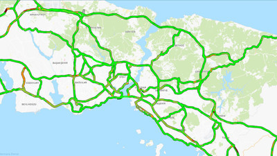 İstanbul'a kar yağdı yollar boş kaldı. ‘Yolda kalırız’ diye korkutan kimse trafiğe çıkamadı