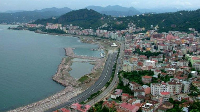 Giresun Piraziz’de icradan satılık mesken ve fındık bahçesi