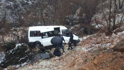 Öğrenci servisi şarampole devrildi: 10 yaralı