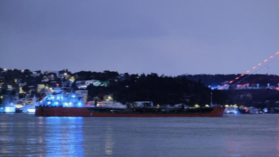 Ayçiçek yağı taşıyan gemi İstanbul Boğazı'na ulaştı