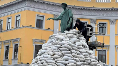 Rusların kuşattığı Odessa'daki heykelin esrarengiz hikayesi