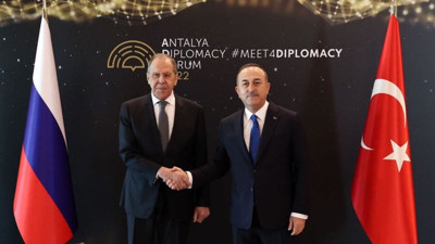 Bakan Çavuşoğlu Lavrov'la görüştü
