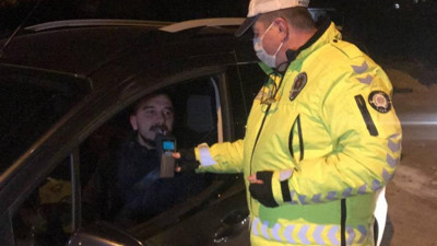 Edirne'de fıkra gibi olay! Alkol uygulamasına kendi alkolmetre aparatıyla girdi