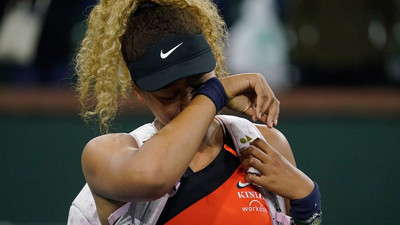 Ünlü tenisçi Naomi Osaka kortta gözyaşlarına boğuldu. Tribünden gelen ses bütün moralini alt üst etti
