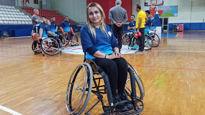 Felç geçirdi, engelli oldu, yılmadı, basketbola başladı