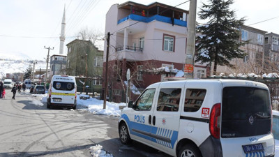 Tüfeğini temizlerken kendi vurdu