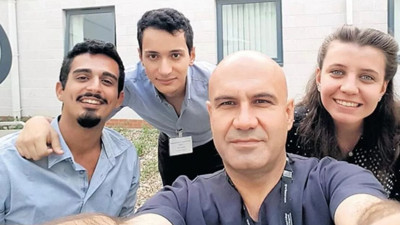 Turhan Çömez Türkiye'den 7 tıp öğrencisini Londra'da ağırlayacak