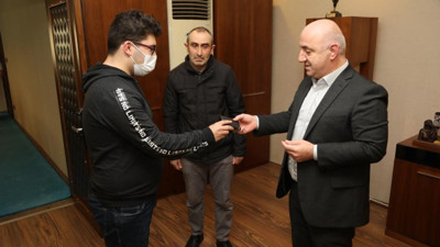 Para ve altın dolu cüzdan buldu. Temizlik işçisinden örnek davranış