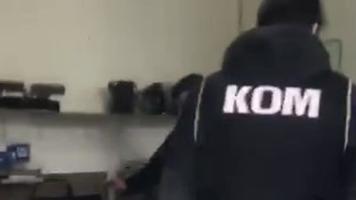 Sigara sarma makinesi yaptılar polise yakalandılar
