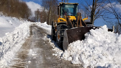 Doğu Karadeniz'de 305 yerleşim yerinin yolu kardan kapalı