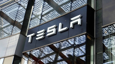 Tesla, aracını Youtube’a yükleyen çalışanını kovdu