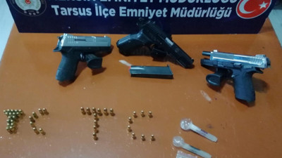 Tarsus'taki çok sayıda silah ve uyuşturucu madde ele geçirildi