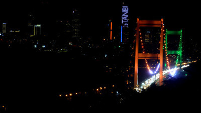 FSM Köprüsü İrlanda Milli Günü için ışıklandırıldı (18 Mart 2022)