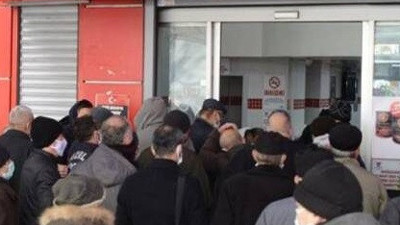 Et ve Süt Kurumu önünde indirimli et kuyruğu