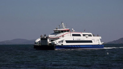 İzmir'de arabalı vapur seferlerine fırtına engeli