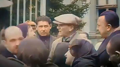 Atatürk’ün ilk defa göreceğiniz videosu ortaya çıktı. Çarşaflı kadınlar bakın nasıl da seviyorlar Mustafa Kemal’i