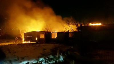 Hayvanları diri diri yanmaktan kurtardı