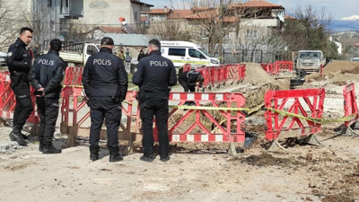 Kafasına asfalt düştü öldü