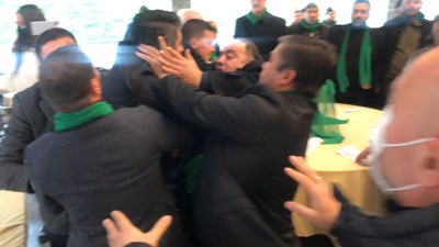 Pazarcıların kongresinde ortalık karıştı. Çevik kuvvet kongre alanını bastı