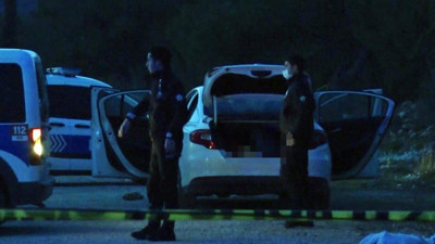 Aracın bagajını açtı dehşete düştü. Polisler araca akın etti