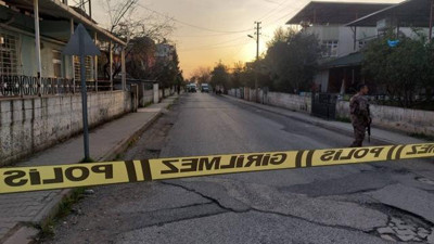 Polisten kaçan şüpheliler yola el bombası attı