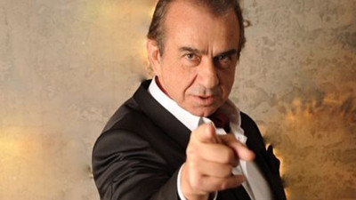 Ünlü sanatçı Erhan Yazıcıoğlu, Londra'da "En iyi erkek oyuncu" ödülü aldı