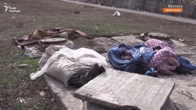 Kuşatmadaki Ukrayna'da hayatını kaybedenler parklara gömülüyor