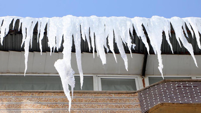 Buz sarkıtları tehlike saçıyor! Boyları 4 metreyi buluyor…