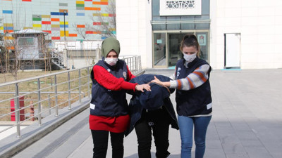 Bebekli kadın kurye yakalandı