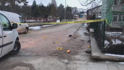 Sedyede yatan hasmının kafasına sıktı 'Tüm yaralıları bırak Sadece babamla ilgilen' diyerek Doktoru tehdit etti