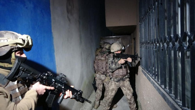 IŞİD'e eş zamanlı şafak operasyonu