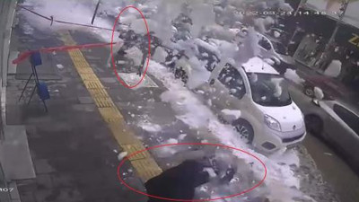Çatıdan çığ gibi düştü o anlar kamerada