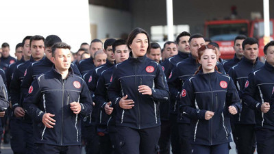 Yeni itfaiyecilerin eğitimi komandolarınkini aratmıyor