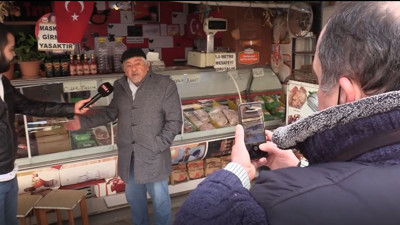 Emekli vatandaş kırmızı etle hatıra fotoğrafı çektirdi