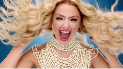 Hadise konser kıyafeti ile hayranlarından tam not aldı