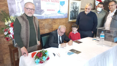 Yazar Şükrü Kuleyin İstanbul'da okurlarıyla bir araya geldi