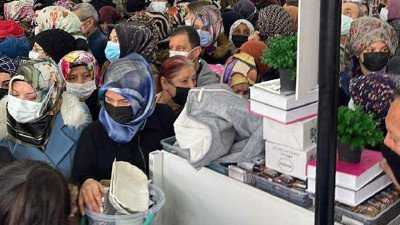 Çorum'da indirim izdihamı. Saatler öncesinden kuyruğa girdiler