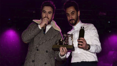 Mustafa Ceceliye, adının verildiği petrol kuyusundan, bir şişe petrol hediye edildi