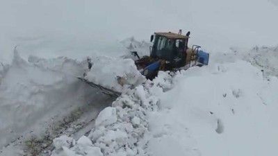 Lice'de karla mücadele sürüyor! 2 metreyi geçti...