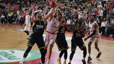 Pınar Karşıyaka-Fenerbahçe Beko maçında mucize üçlük skoru belirledi