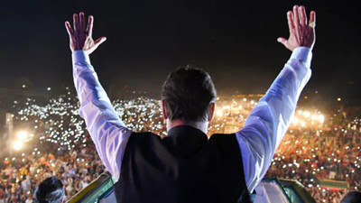 Pakistan Başbakanı da "dış güçler" dedi