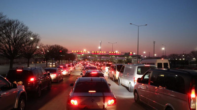 Leva TL karşısında yükselince Bulgarlar Edirne'ye akın etti. Bu kuyruğun nedeni gurbetçiler değil