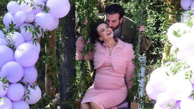 Hande Soral'dan eğlenceli baby shower partisi!